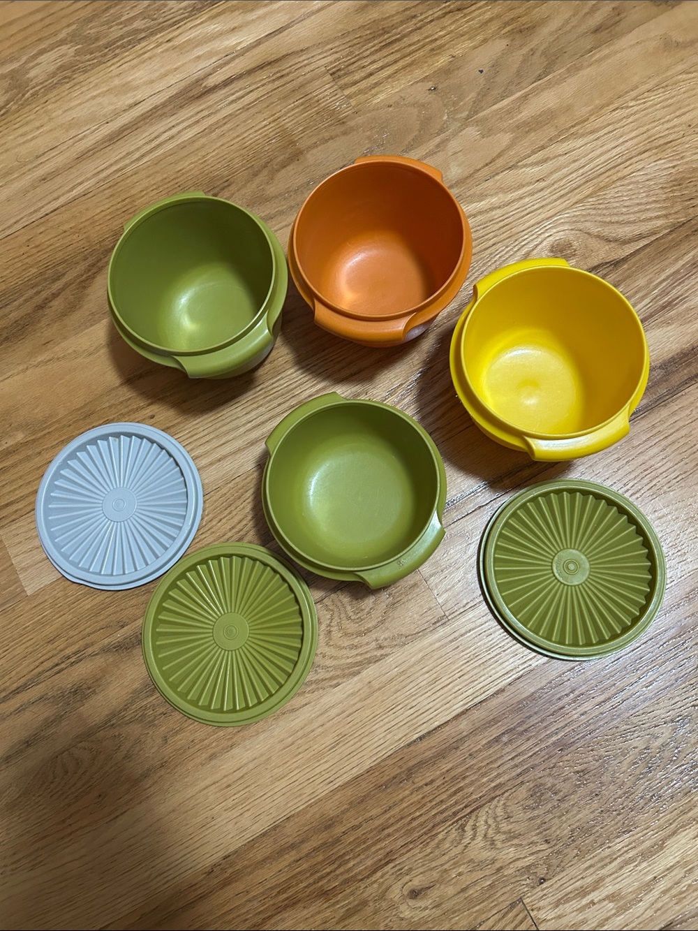 Kitchen/Tupperware/plastic/organization